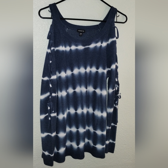 TORRID COLD-SHOULDER LACE-UP SLEEVE SWEATER, SIZE 00 ~ EXCELLENT CONDITION - Picture 7 of 16